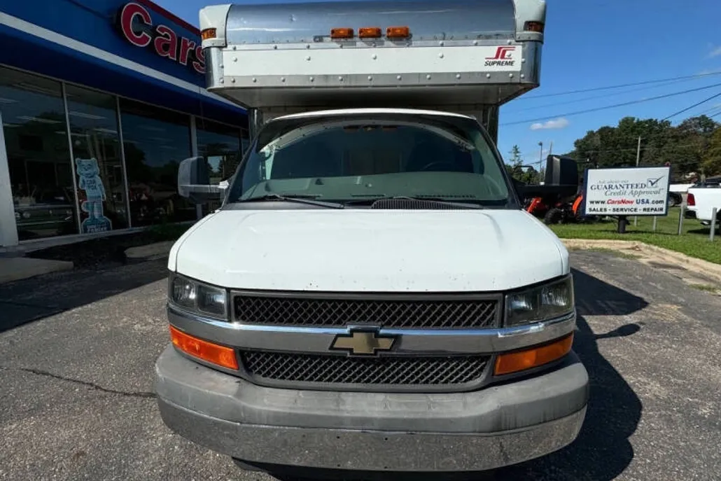 2012 Chevrolet Express 3500 Cutaway photo 1