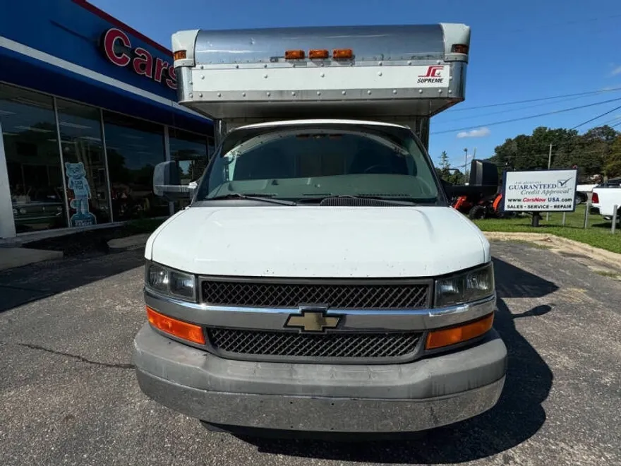 2012 Chevrolet Express 3500 Cutaway photo 1