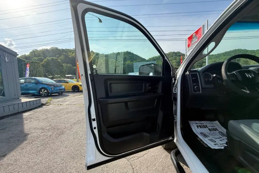 2017 Ram 1500 Tradesman photo 1