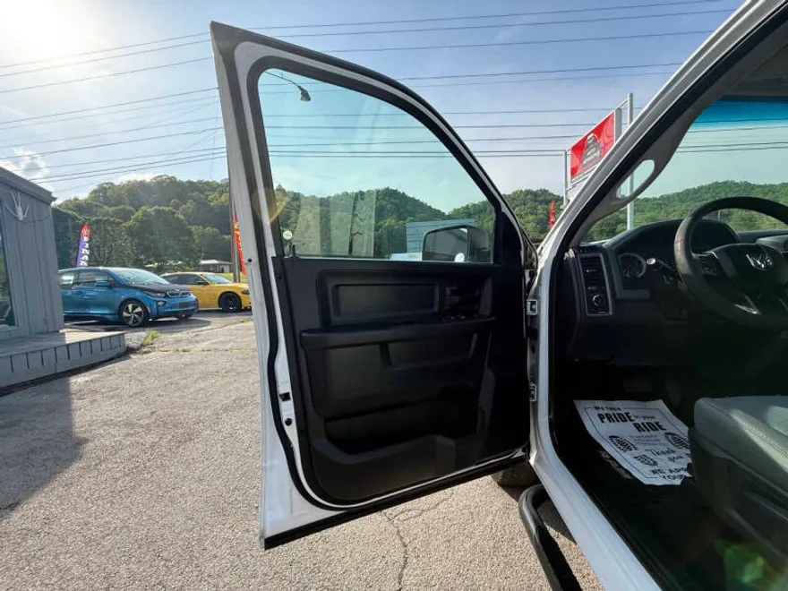 2017 Ram 1500 Tradesman photo 1