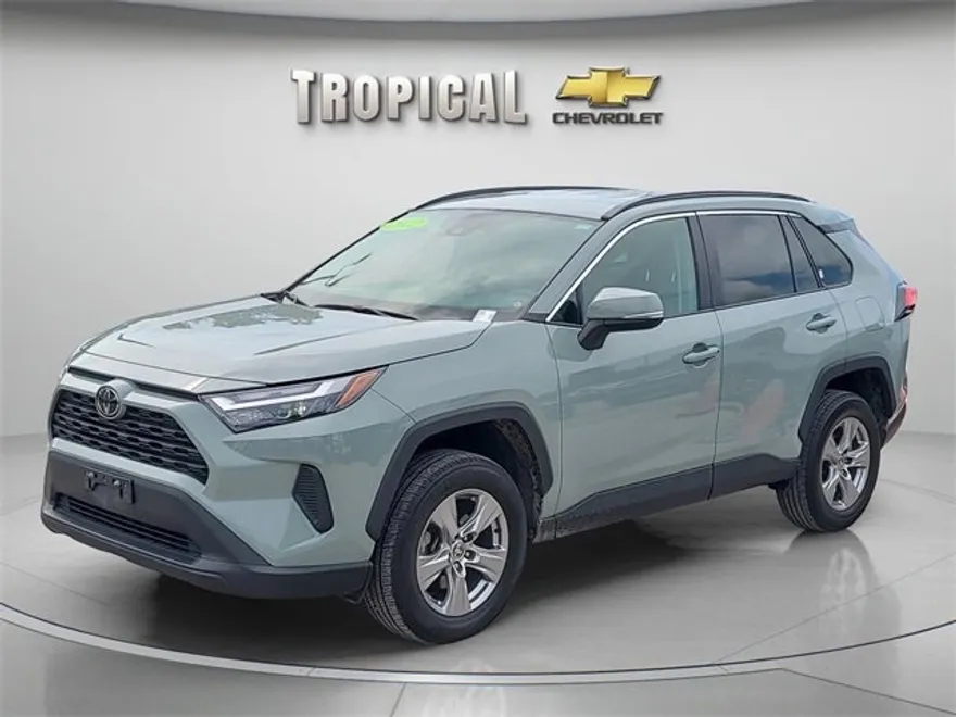 2022 Toyota RAV4 XLE photo 1
