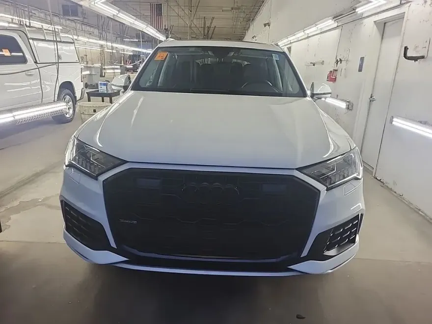 2024 Audi Q7 55 Premium Plus photo 1