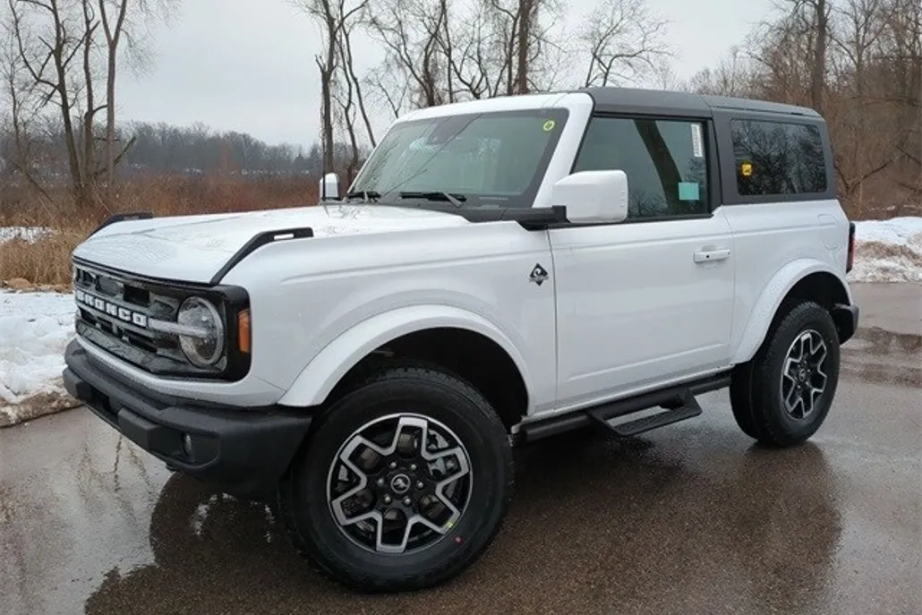 2023 Ford Bronco Outer Banks photo 1