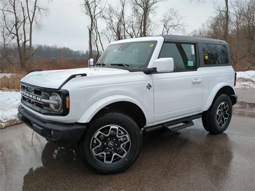 2023 Ford Bronco Outer Banks photo 1