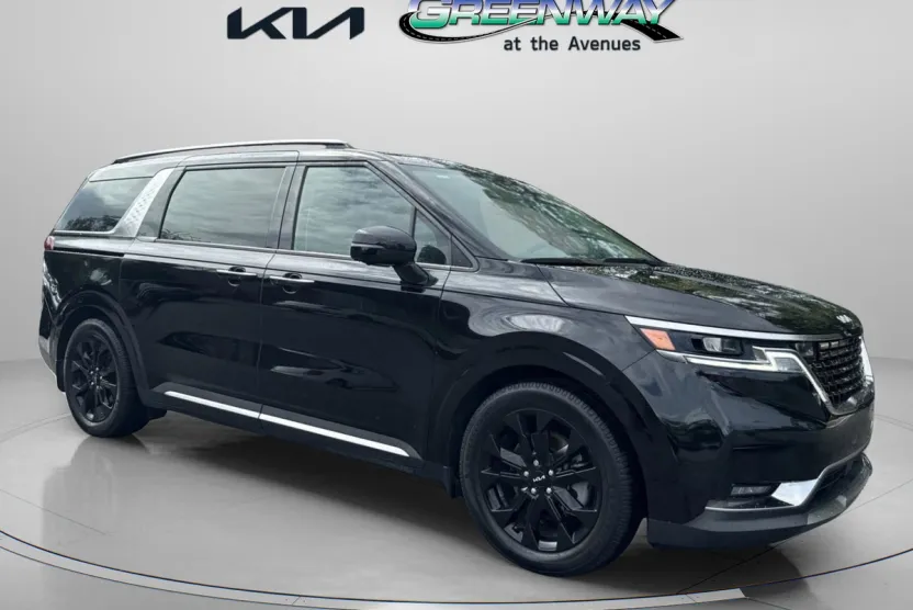 2023 Kia Carnival SX photo 1