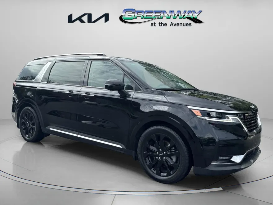 2023 Kia Carnival SX photo 1