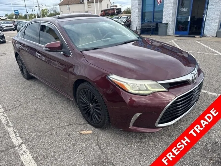 2016 Toyota Avalon XLE photo 1