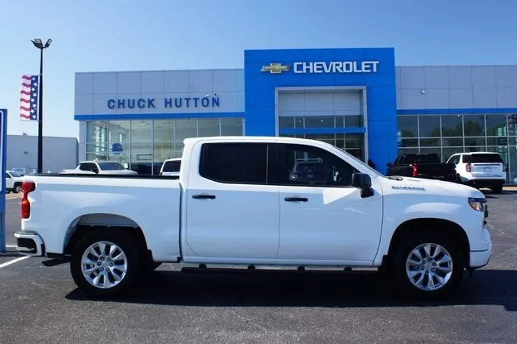 2025 Chevrolet Silverado 1500 Custom photo 1