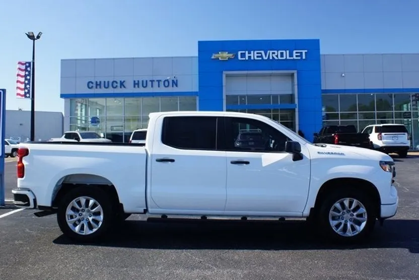 2025 Chevrolet Silverado 1500 Custom photo 1