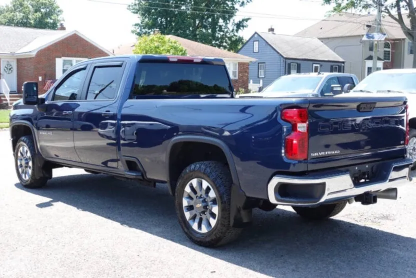 2022 Chevrolet Silverado 2500HD LT photo 1