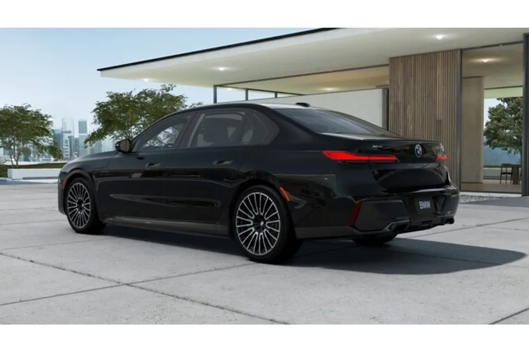 2026 Bmw 750e photo 1
