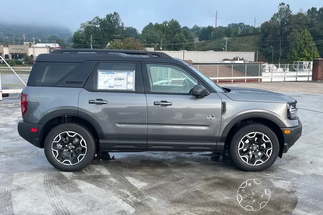 2025 Ford Bronco Sport Outer Banks photo 1