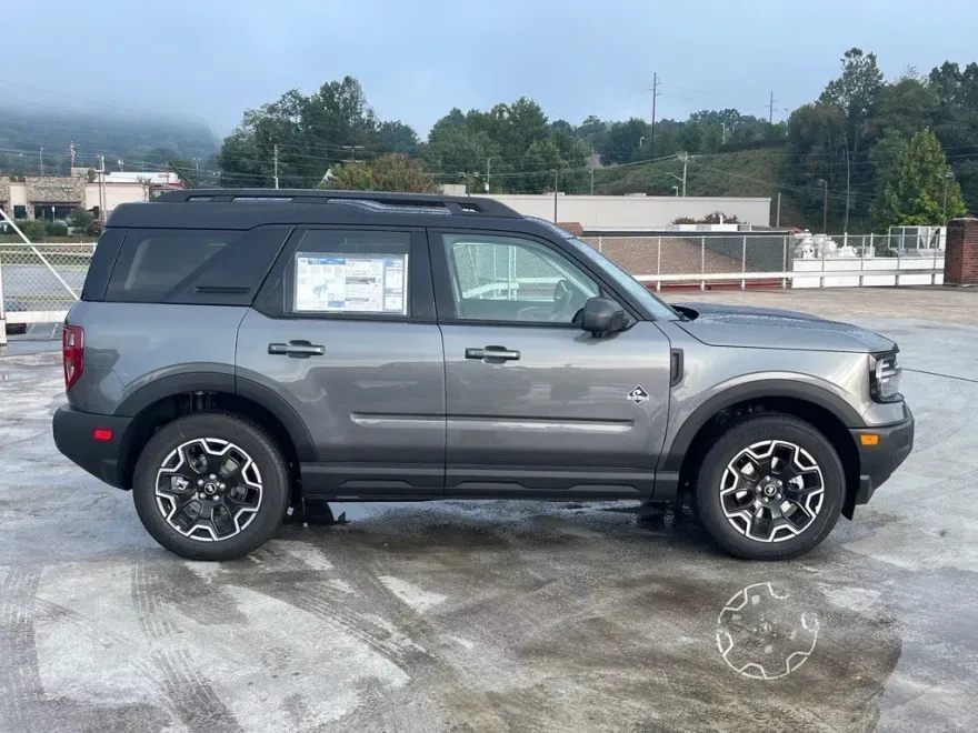 2025 Ford Bronco Sport Outer Banks photo 1