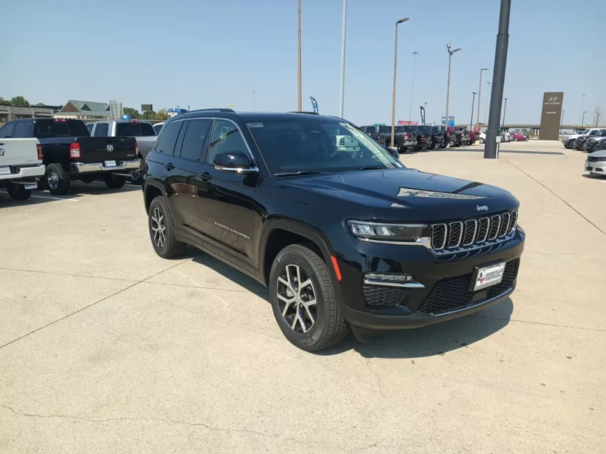 2023 Jeep Grand Cherokee Limited photo 1