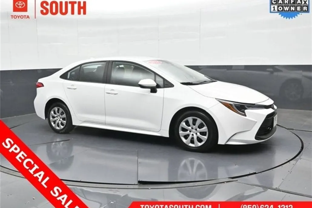 2023 Toyota Corolla LE photo 1