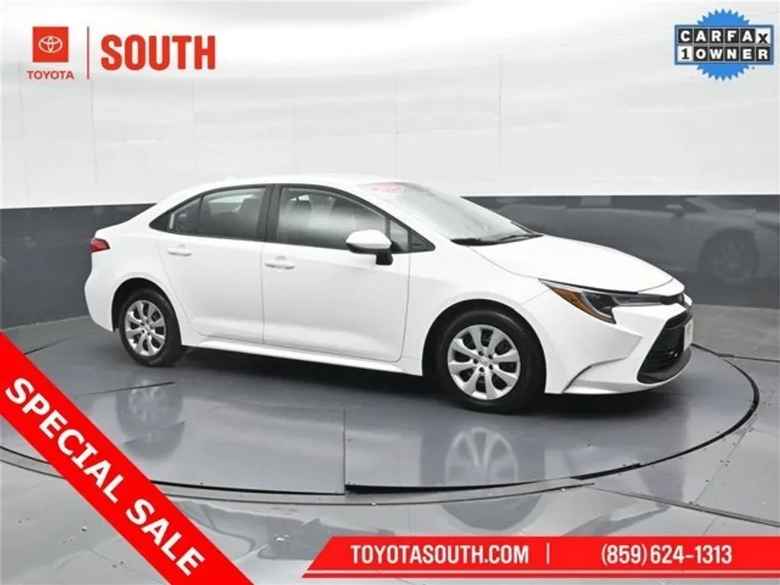 2023 Toyota Corolla LE photo 1
