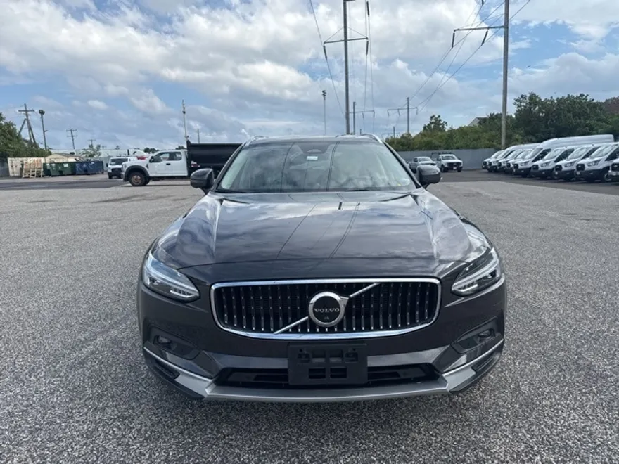 2023 Volvo V90 Cross Country B6 photo 1