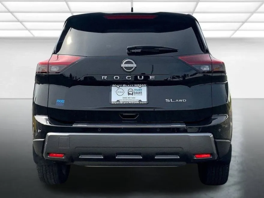 2024 Nissan Rogue SL photo 1