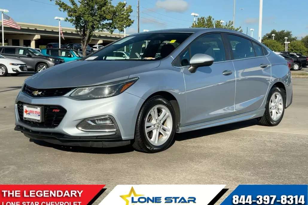 2017 Chevrolet Cruze LT photo 1