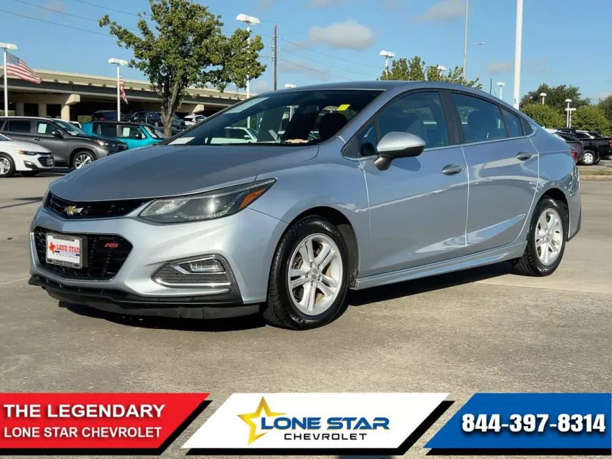 2017 Chevrolet Cruze LT photo 1