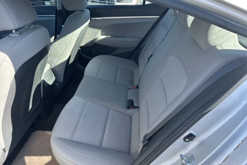 2019 Hyundai Elantra SE photo 1