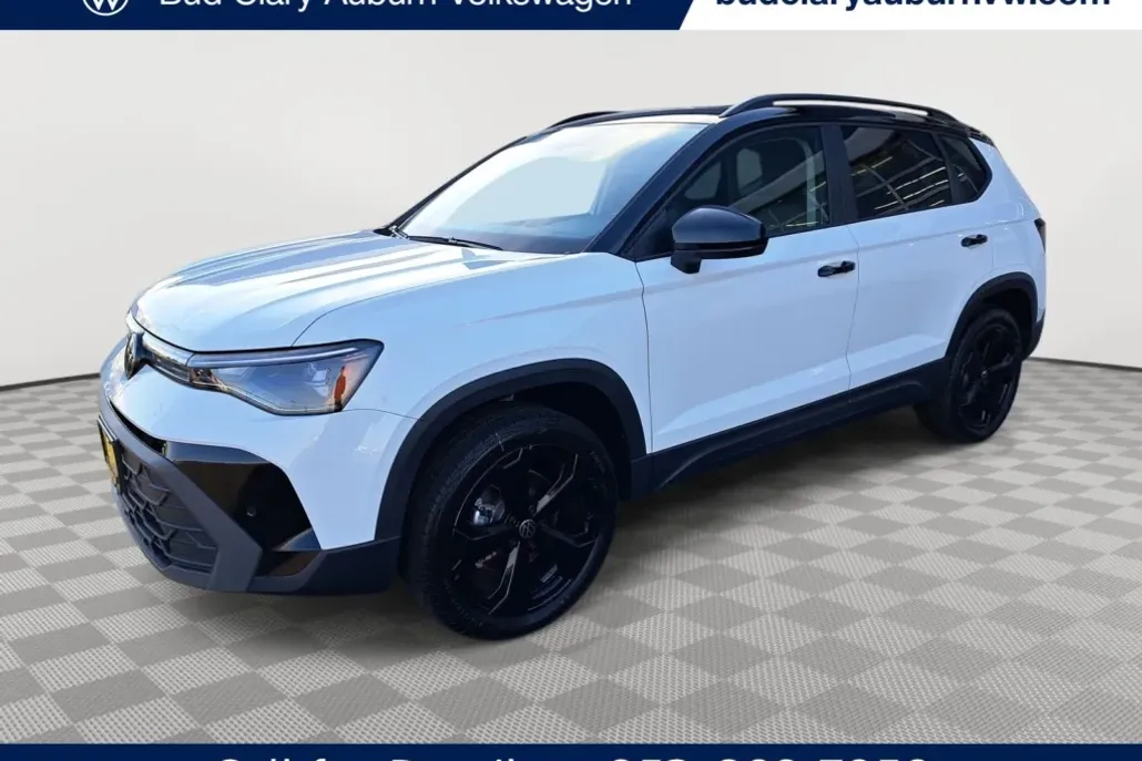 2025 Volkswagen Taos SE photo 1