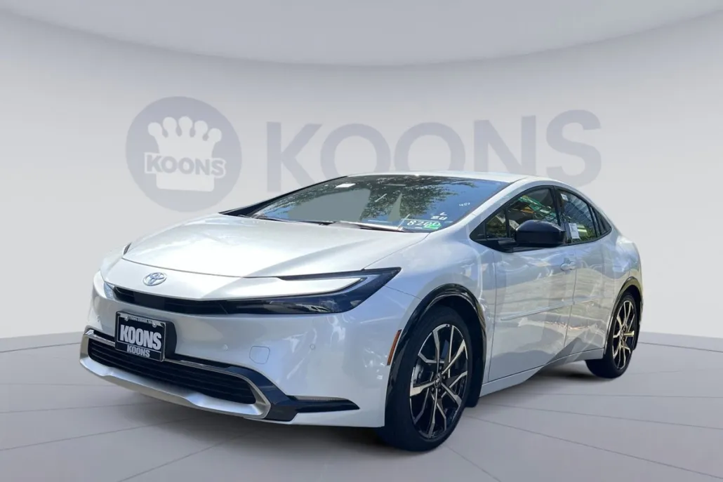 2026 Toyota Prius Plug-in Base photo 1