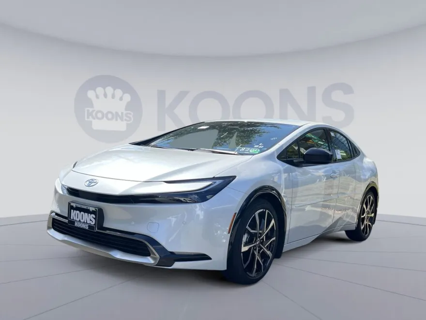 2026 Toyota Prius Plug-in Base photo 1
