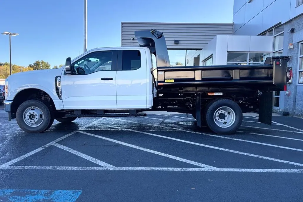 2025 Ford F-350 photo 1