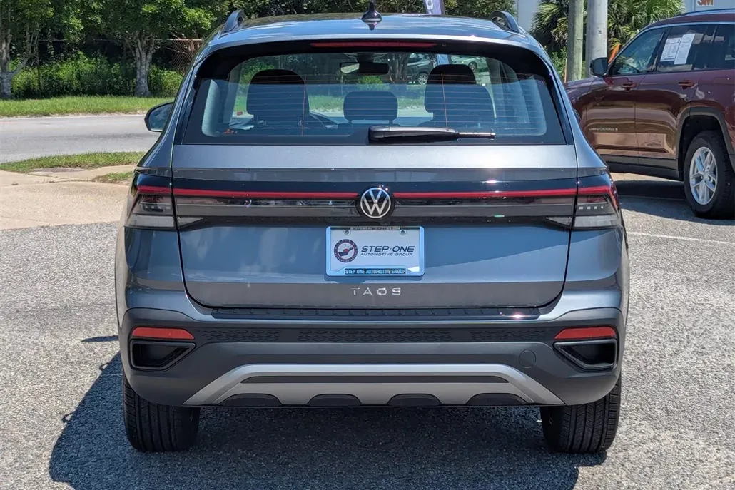 2025 Volkswagen Taos S photo 1
