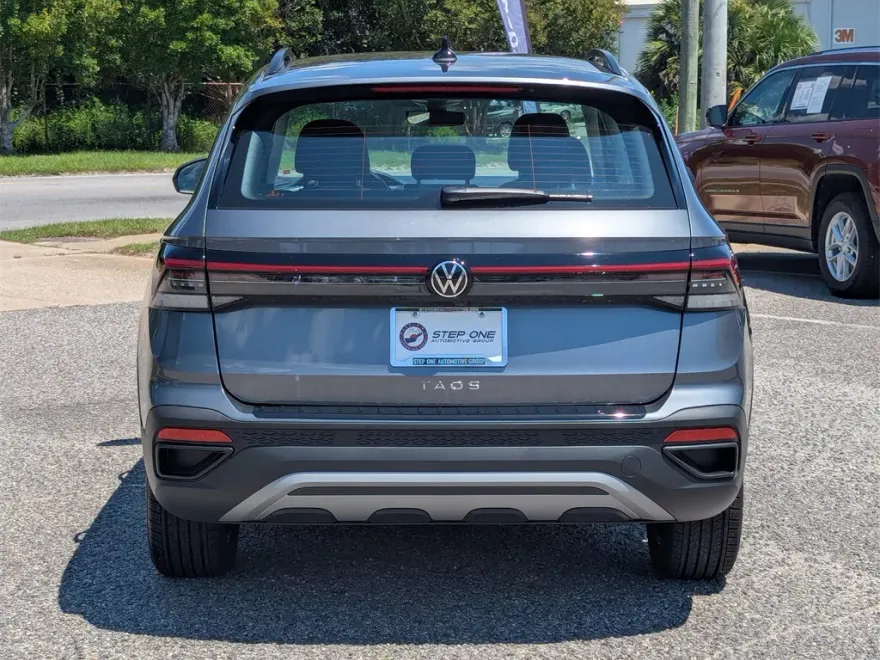 2025 Volkswagen Taos S photo 1