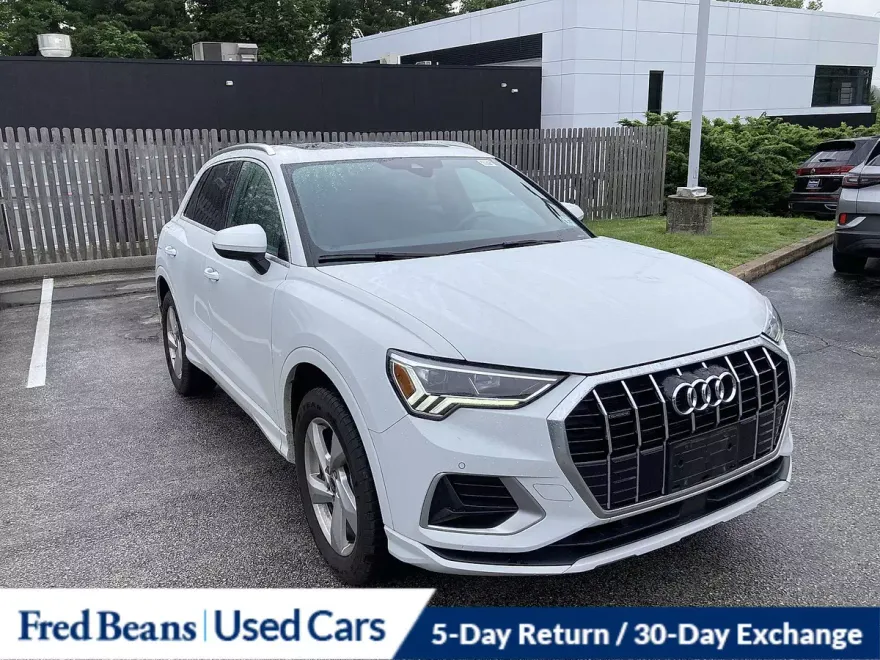 2022 Audi Q3 40 TFSI Premium photo 1
