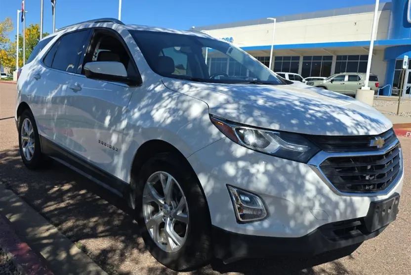 2019 Chevrolet Equinox LT photo 1