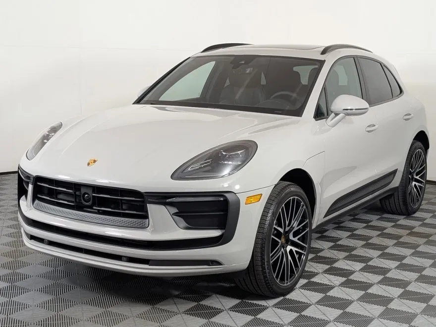 2026 Porsche Macan T photo 1