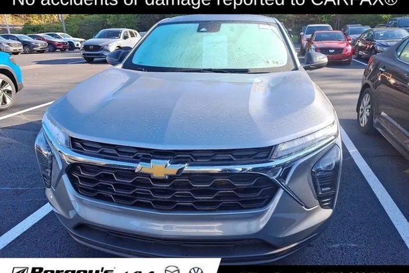 2025 Chevrolet Trax LS photo 1