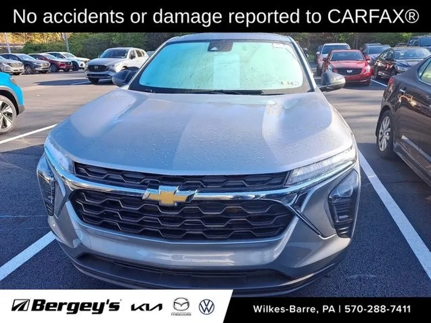 2025 Chevrolet Trax LS photo 1