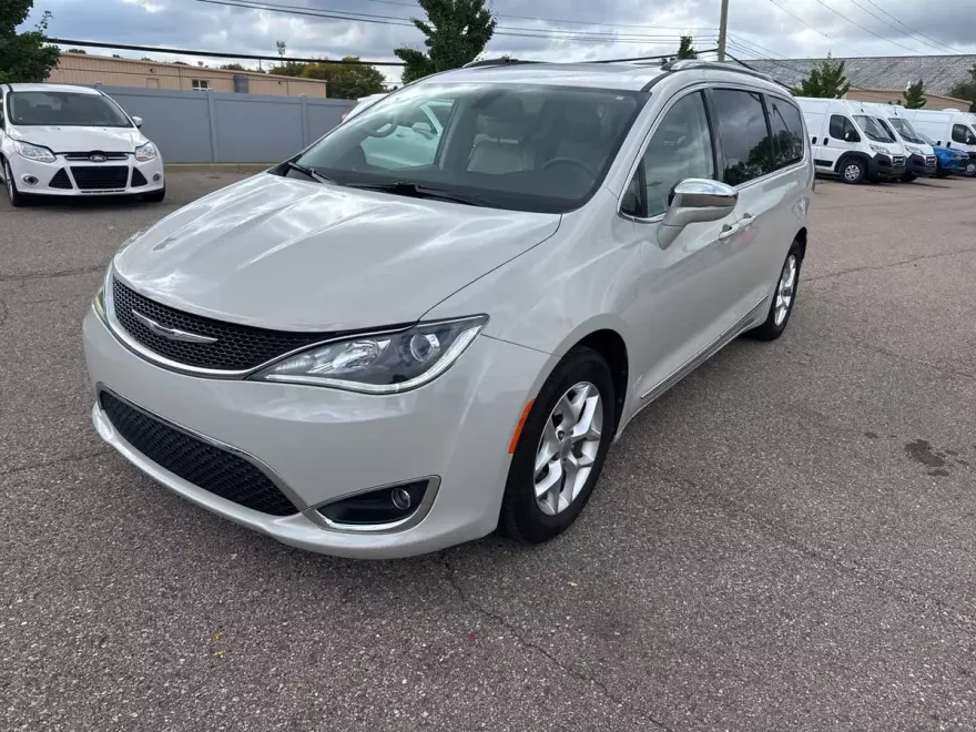 2020 Chrysler Pacifica Limited photo 1