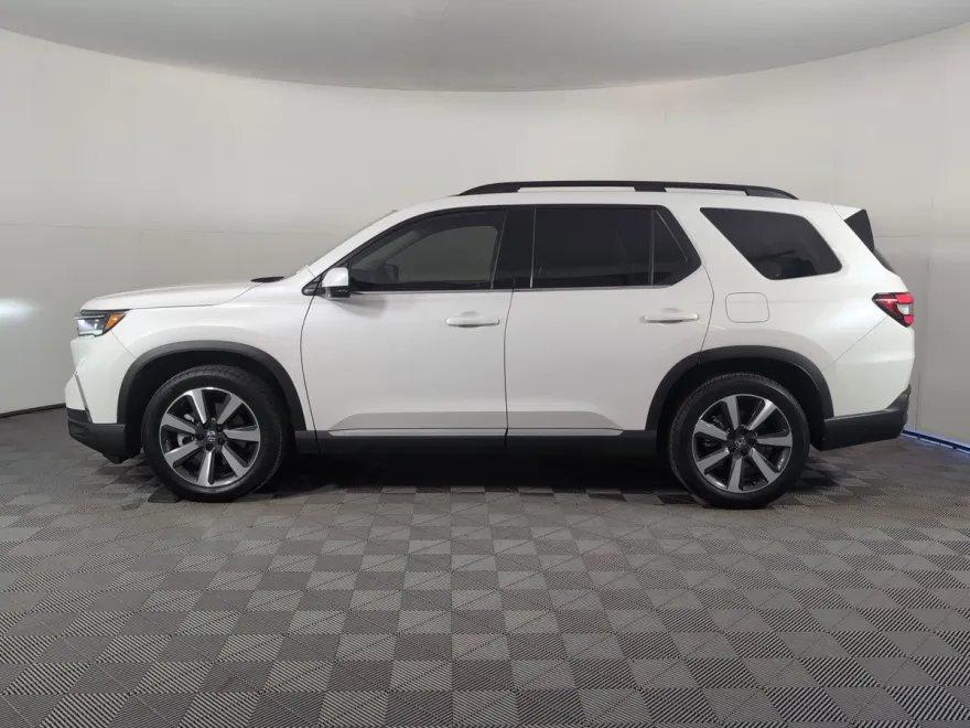2025 Honda Pilot Touring photo 1