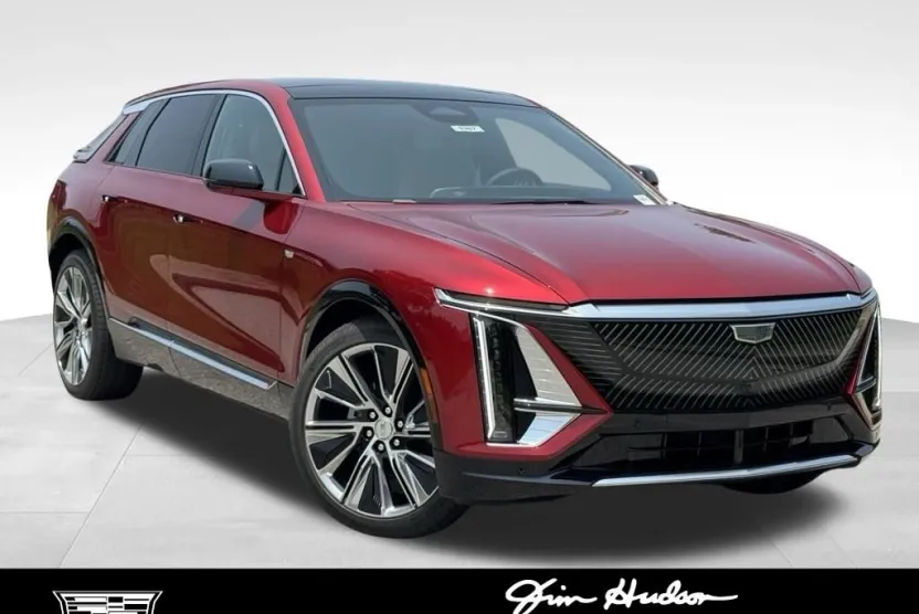 2025 Cadillac Lyriq Luxury photo 1