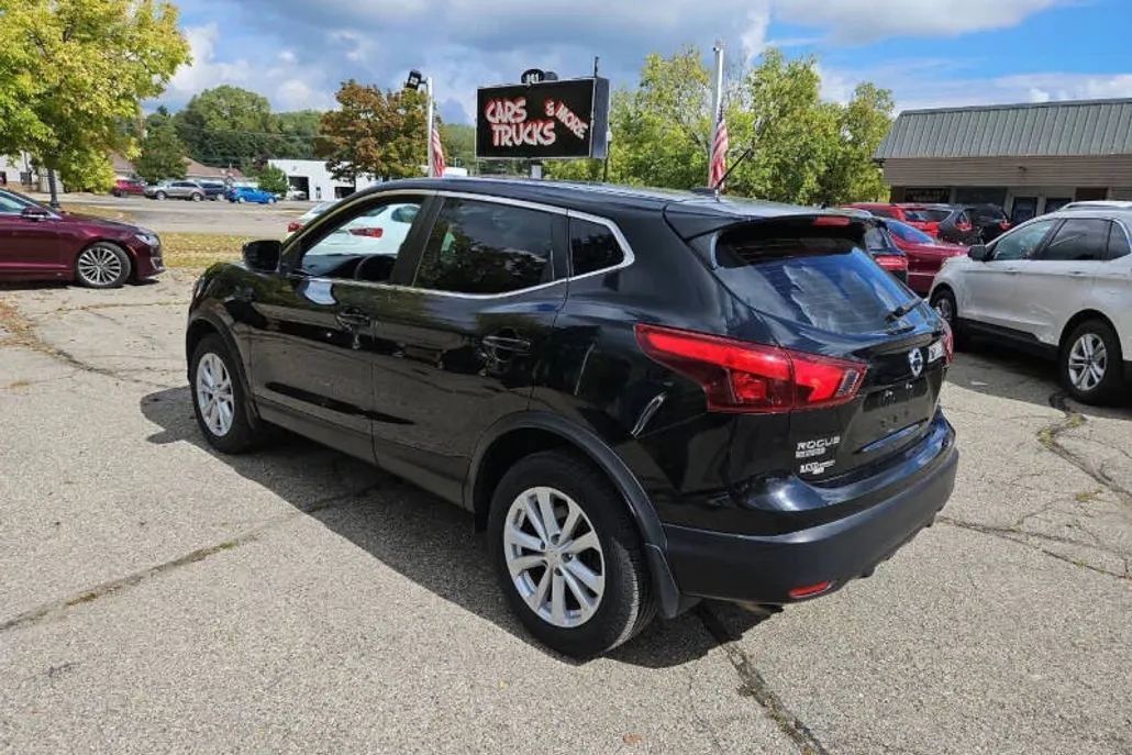 2017 Nissan Rogue Sport S photo 1