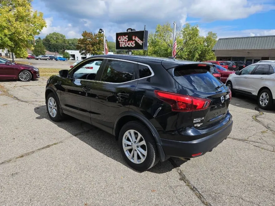 2017 Nissan Rogue Sport S photo 1