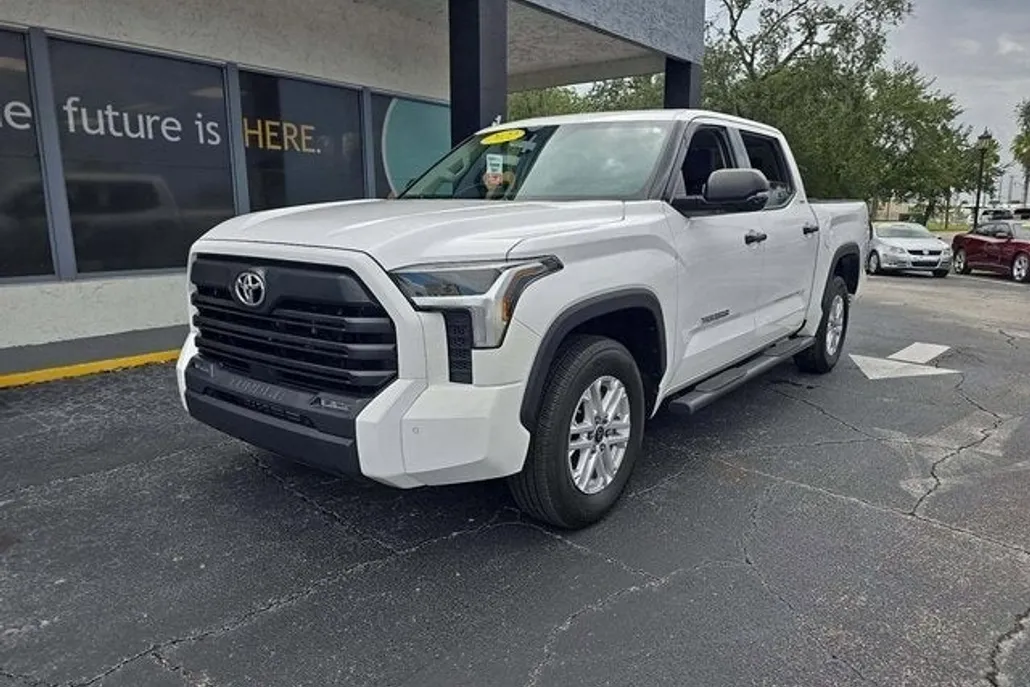 2022 Toyota Tundra SR5 photo 1