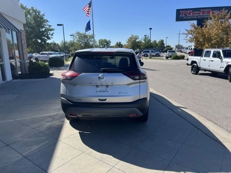 2021 Nissan Rogue SV photo 1