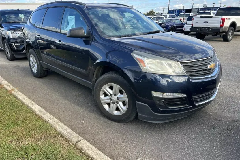 2016 Chevrolet Traverse LS photo 1