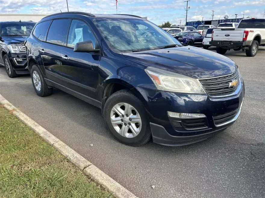 2016 Chevrolet Traverse LS photo 1