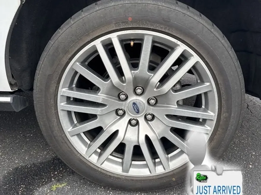 2024 Ford Expedition MAX Limited photo 1