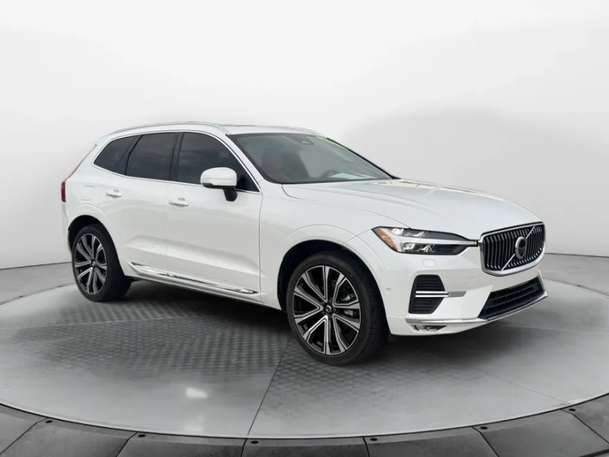 2023 Volvo XC60 B5 Ultimate photo 1