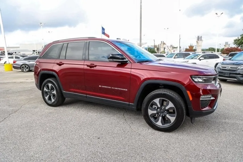2022 Jeep Cherokee Limited 4xe photo 1