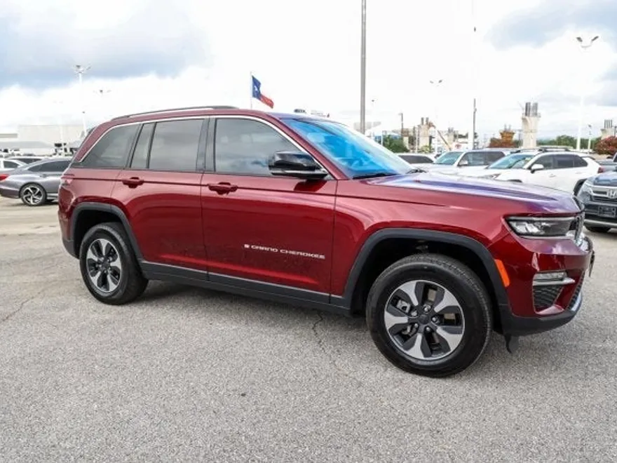 2022 Jeep Cherokee Limited 4xe photo 1