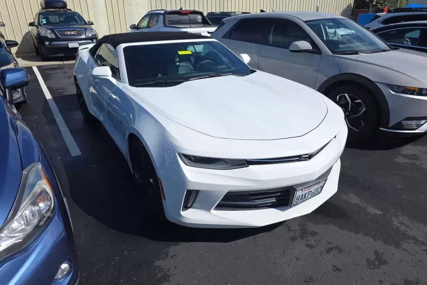 2017 Chevrolet Camaro 2LT photo 1